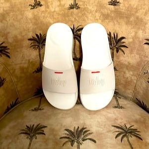 NWOT FitFlop Size 5 IQushion Slide White